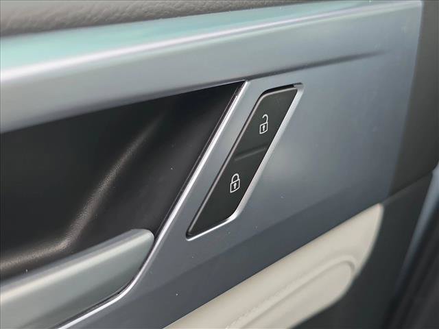 New 2026 Volkswagen Taos SE FWD image 5