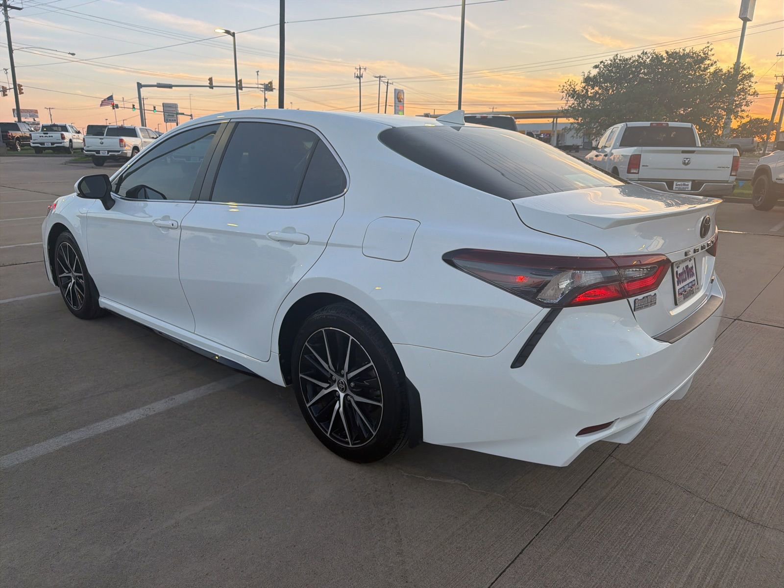 Used 2023 Toyota Camry SE FWD image 7