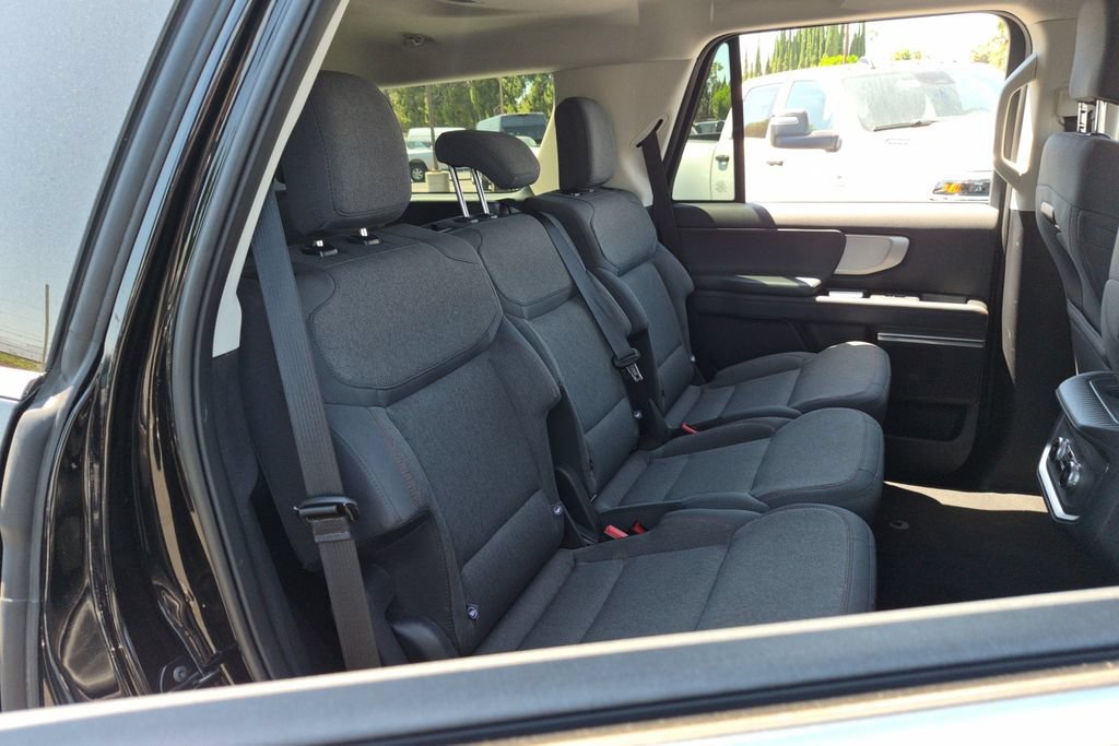 Used 2025 Ford Expedition Active AWD/4WD image 13