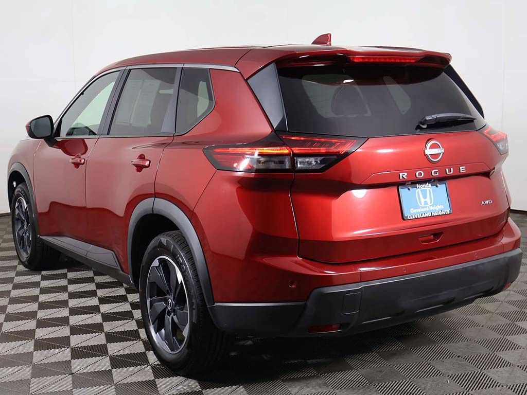 Used 2025 Nissan Rogue SV AWD/4WD image 7