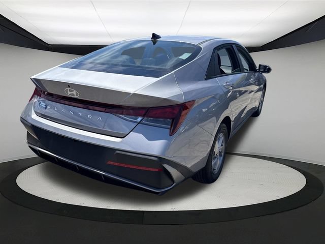 Certified 2026 Hyundai Elantra SE FWD image 5