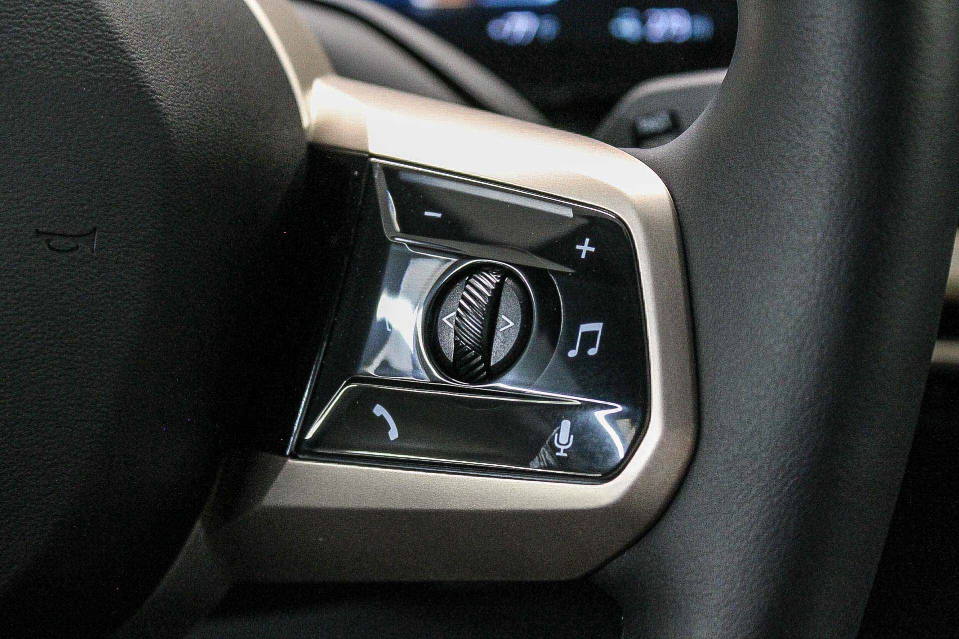 New 2026 BMW iX xDrive45 image 17