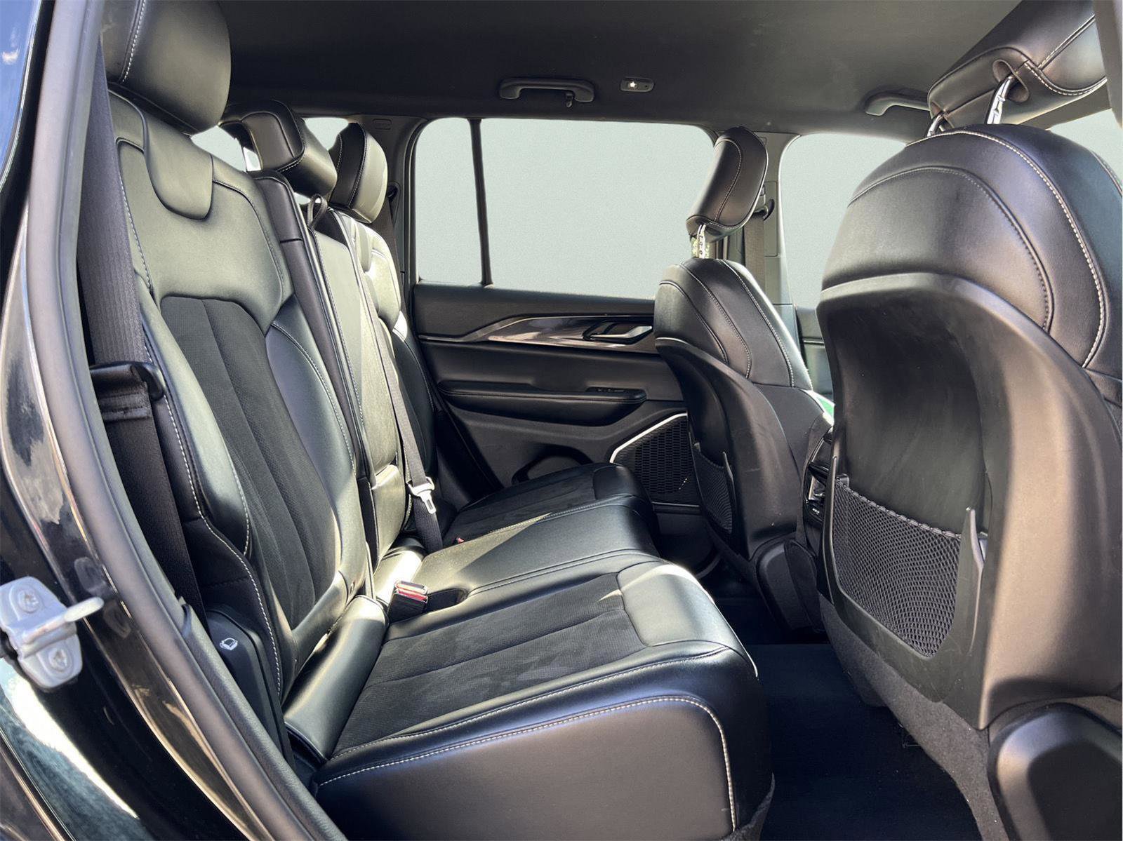 Used 2022 Jeep Grand Cherokee Altitude image 17