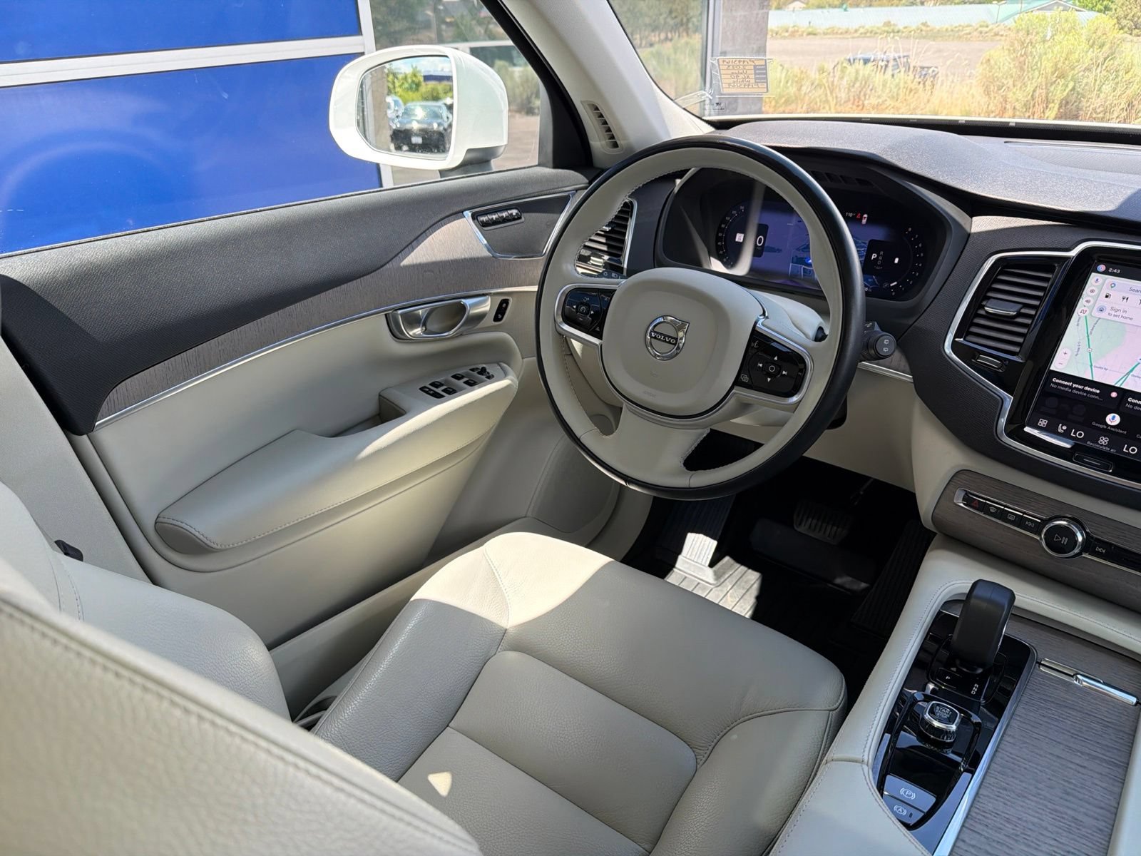 Used 2023 Volvo XC90 B6 Plus AWD/4WD image 12