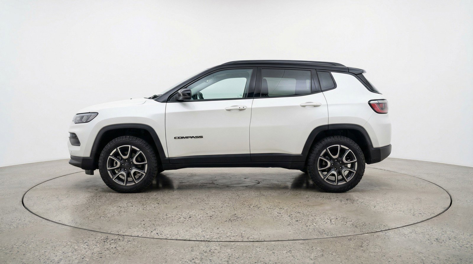 Used 2025 Jeep Compass Trailhawk AWD/4WD image 5