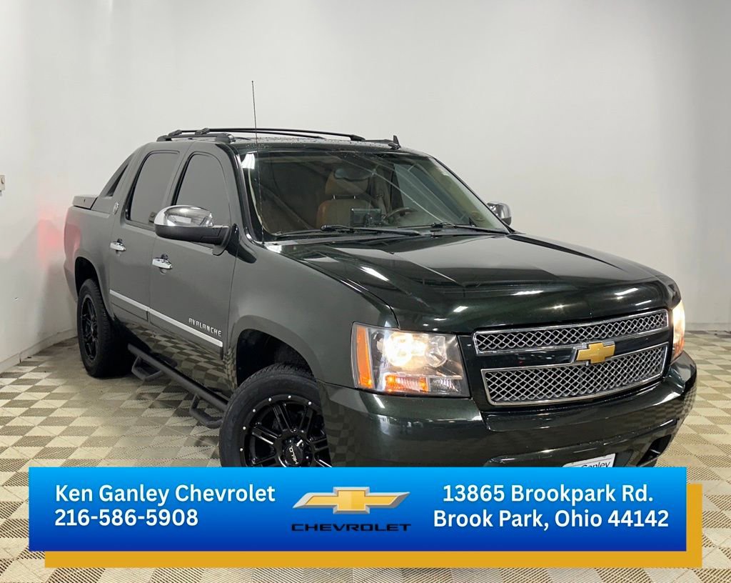 Used 2013 Chevrolet Avalanche LTZ AWD/4WD image 3