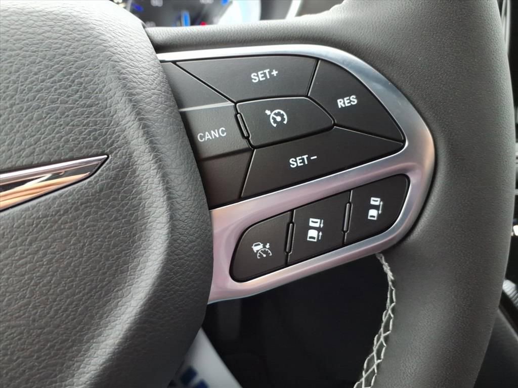 New 2026 Chrysler Pacifica Select image 19