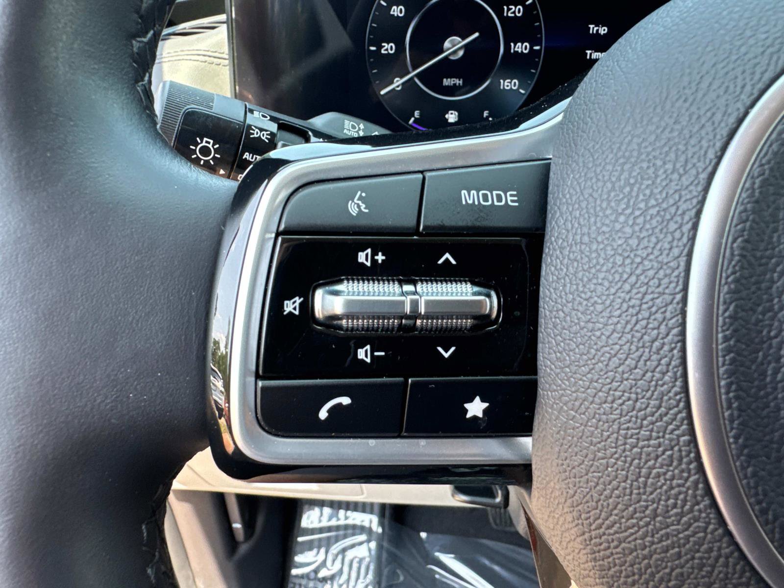 Used 2024 Kia Carnival SX Prestige image 31