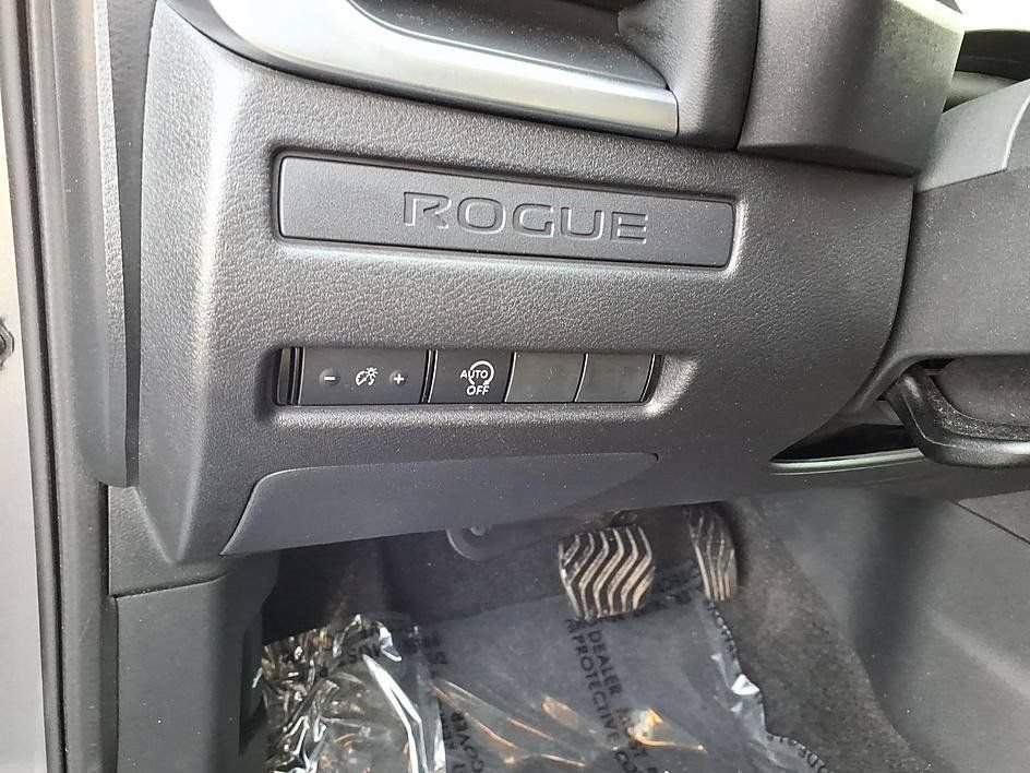 Used 2023 Nissan Rogue S AWD/4WD image 12
