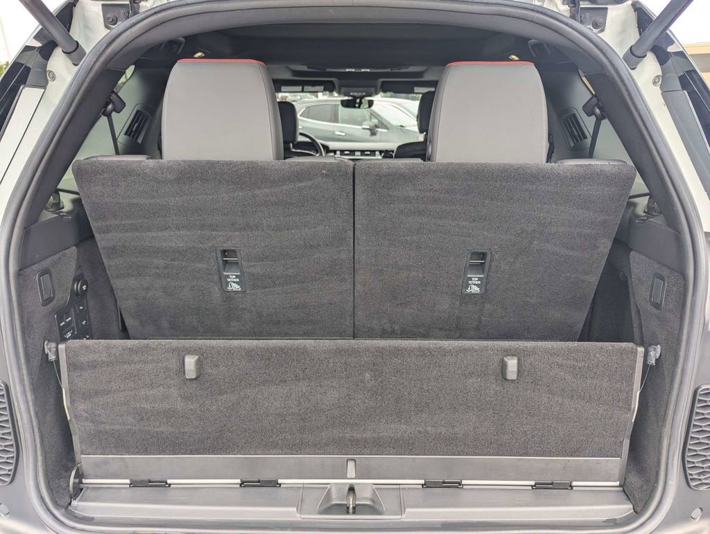 Used 2018 Land Rover Discovery HSE AWD/4WD image 7