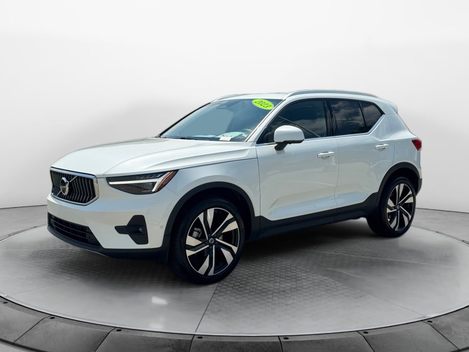 Certified 2023 Volvo XC40 B5 Ultimate w/ Climate Package AWD/4WD image 3