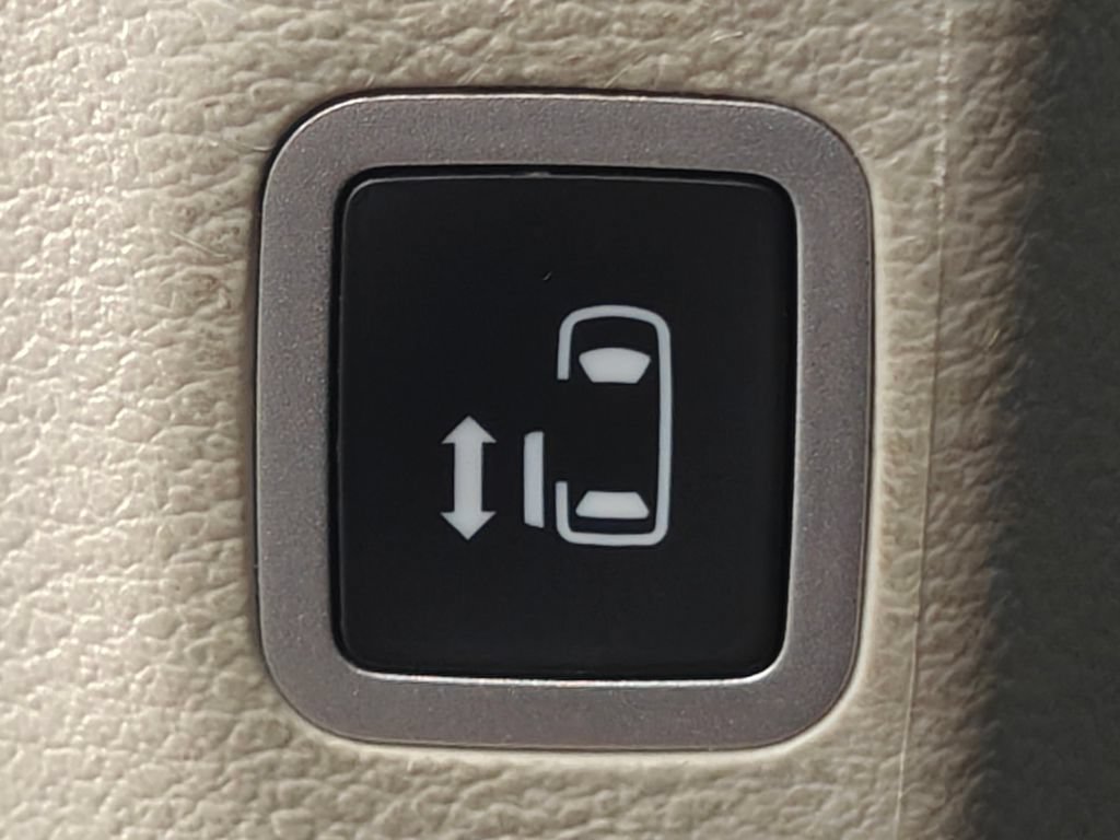 Used 2023 Chrysler Voyager LX FWD image 48