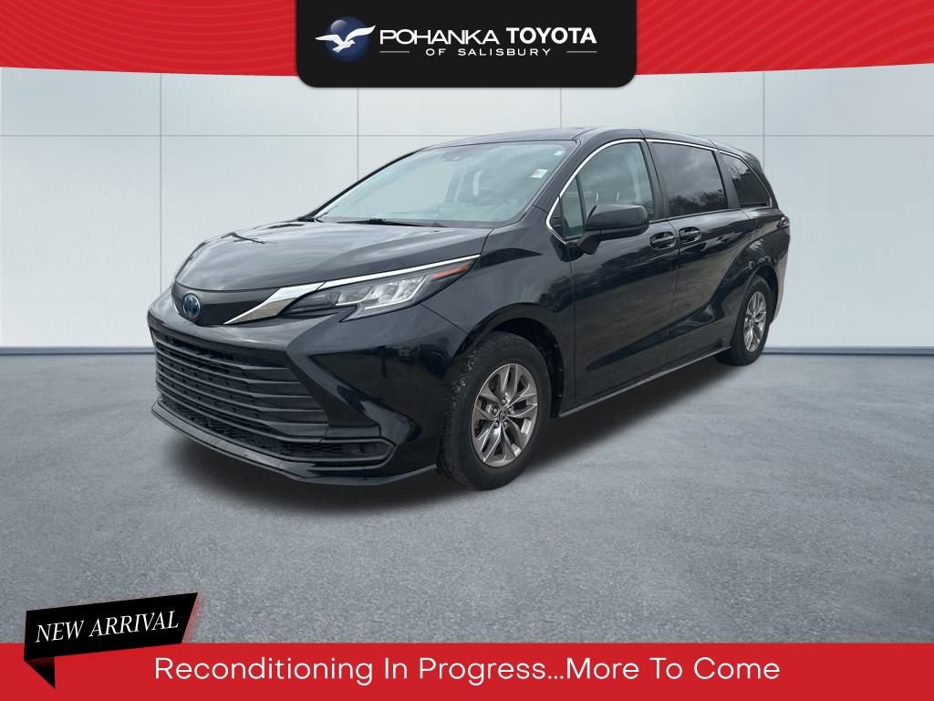 Used 2022 Toyota Sienna LE image 1