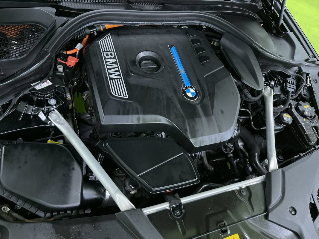 Used 2018 BMW 530e w/ Premium Package 2 RWD image 32