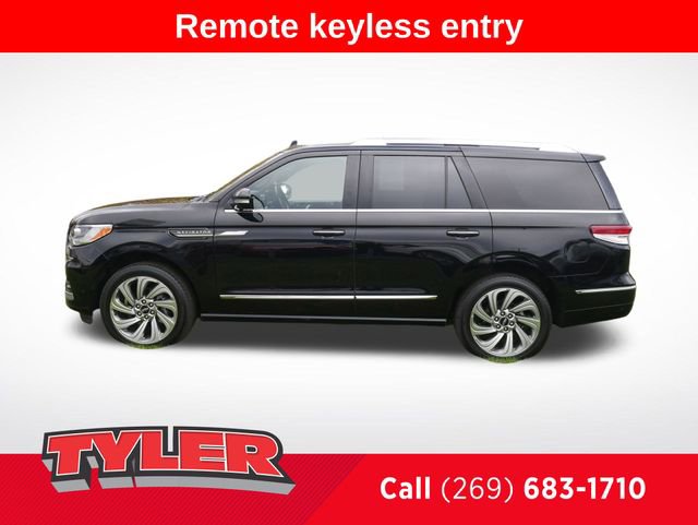 Used 2022 Lincoln Navigator Reserve image 4