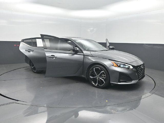 Used 2023 Nissan Altima 2.5 SR w/ SR Premium Package FWD image 34