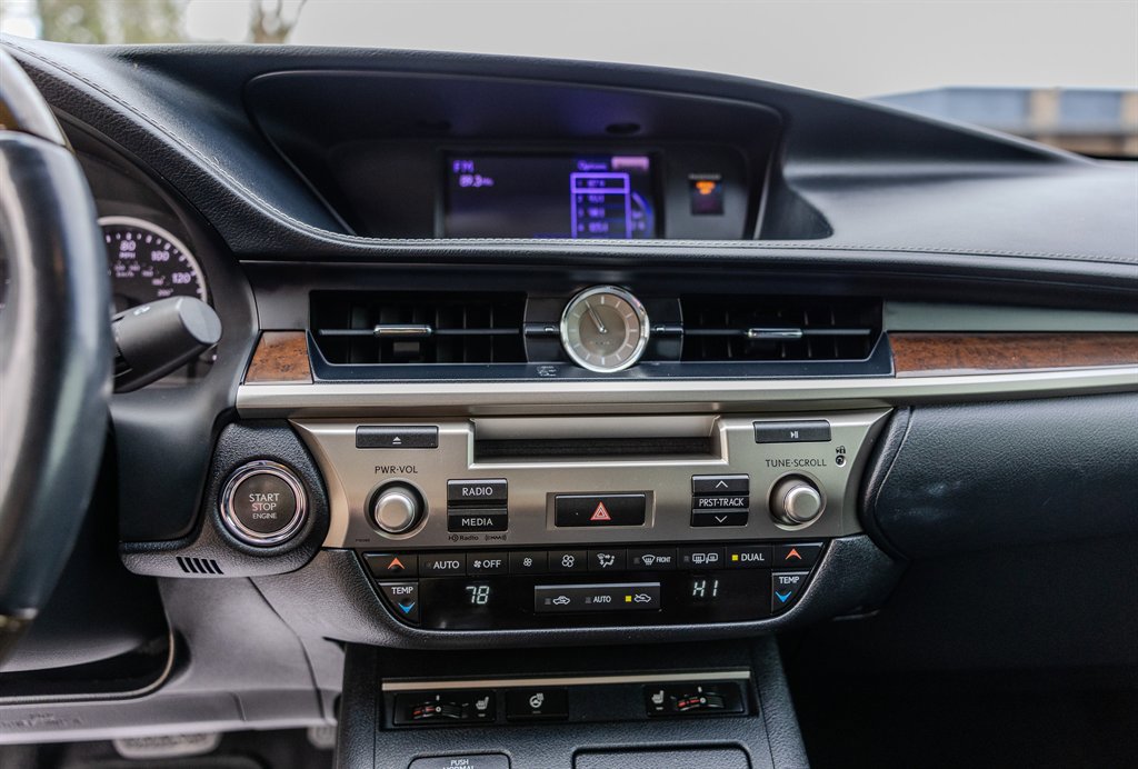 Used 2013 Lexus ES 350 w/ Premium Pkg image 19