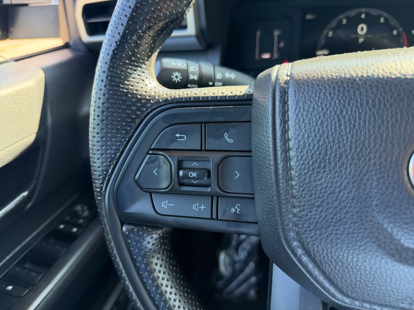 Used 2025 Toyota Tacoma SR5 AWD/4WD image 22
