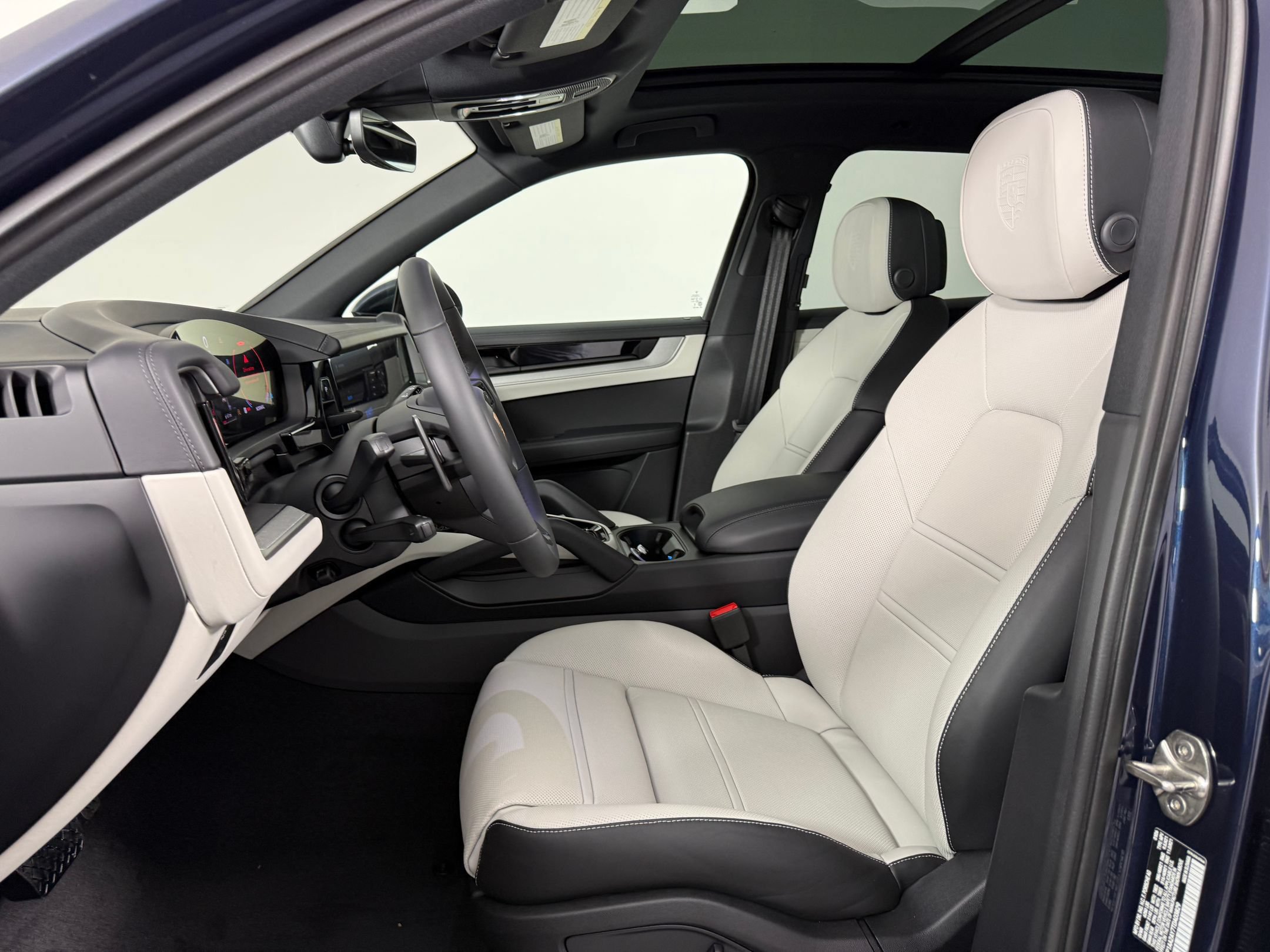 Certified 2026 Porsche Cayenne AWD/4WD image 5