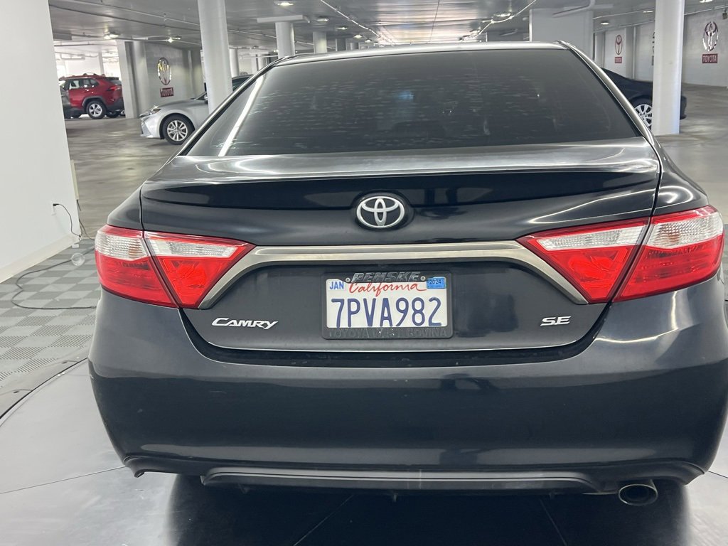 Used 2016 Toyota Camry SE image 3