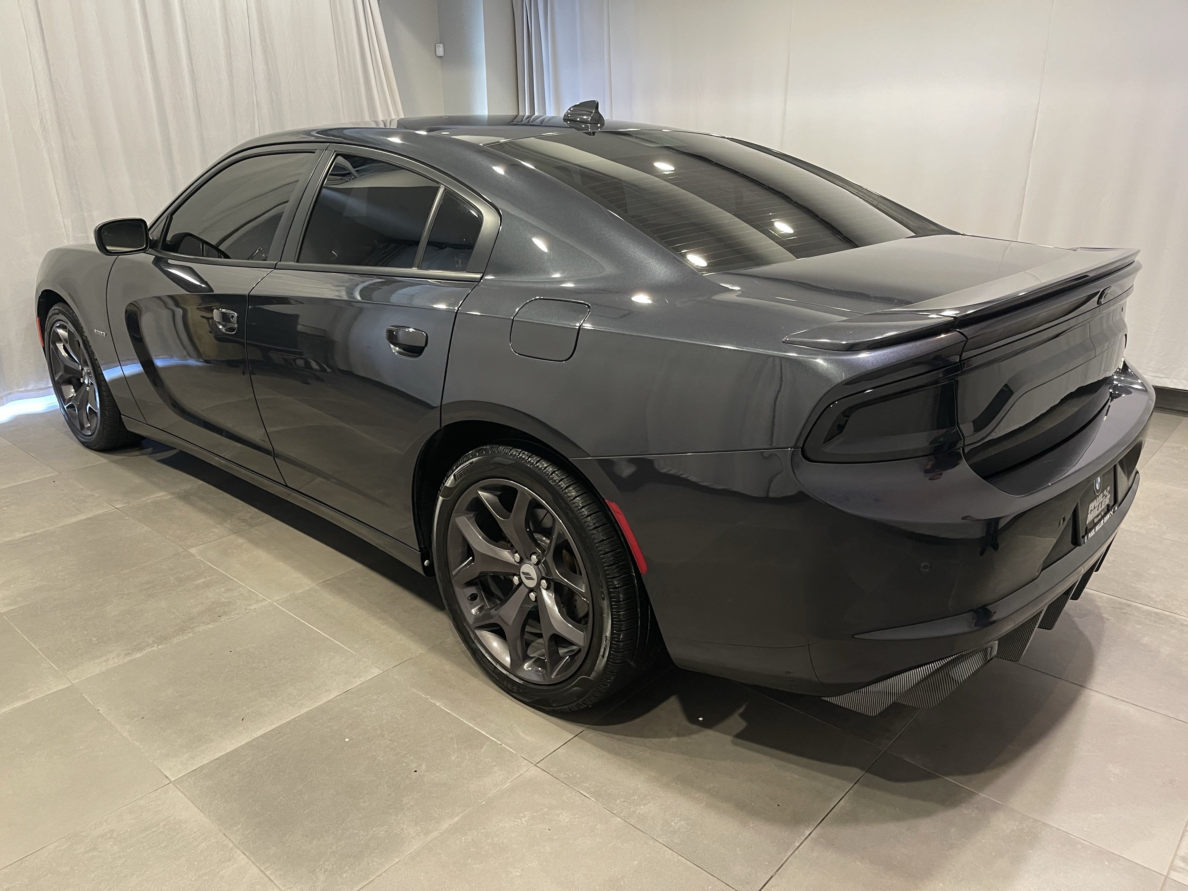 Used 2017 Dodge Charger R/T w/ Premium Group RWD image 4