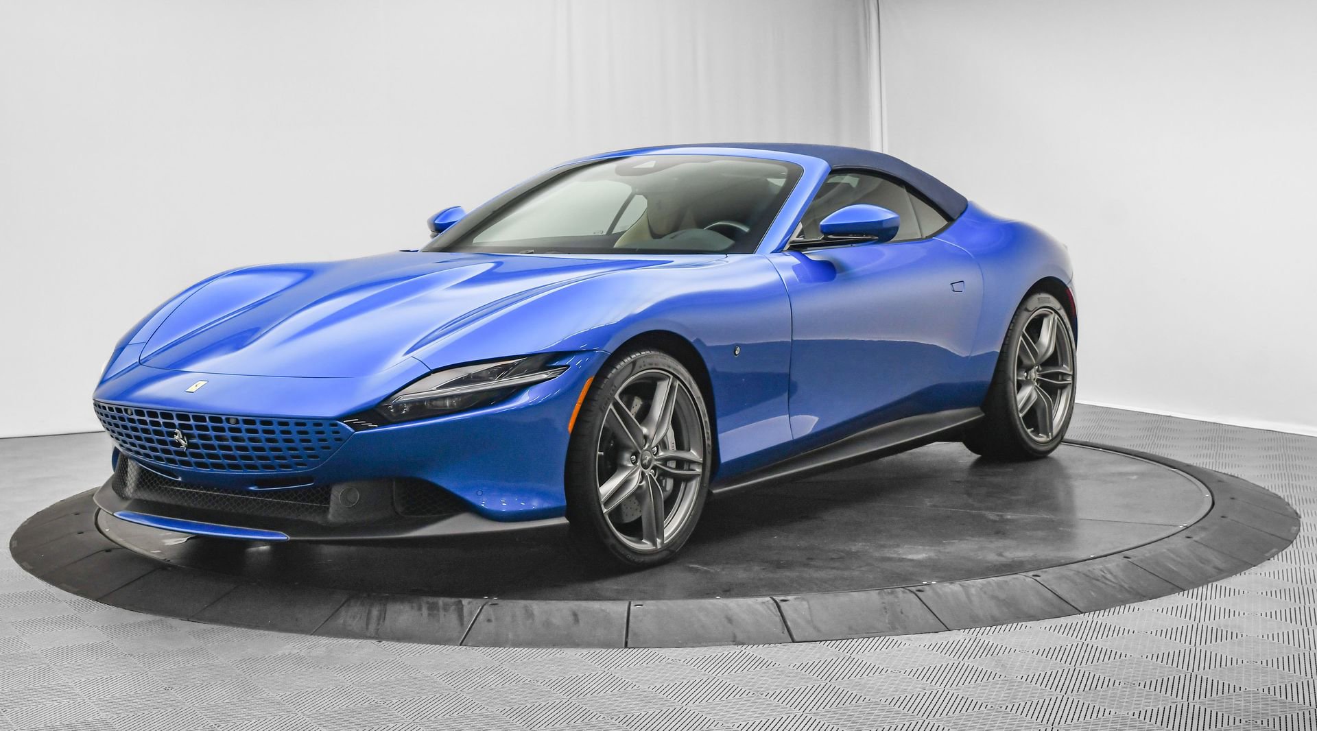 Used 2025 Ferrari Roma Spider image 61