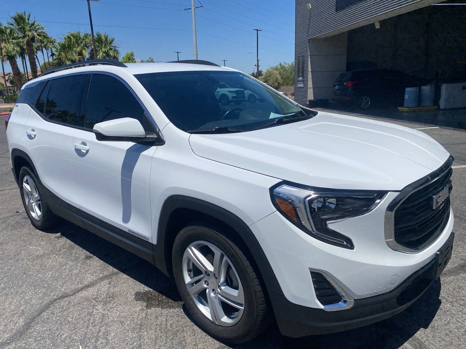 Used 2019 GMC Terrain SLE w/ Driver Convenience Package FWD image 3