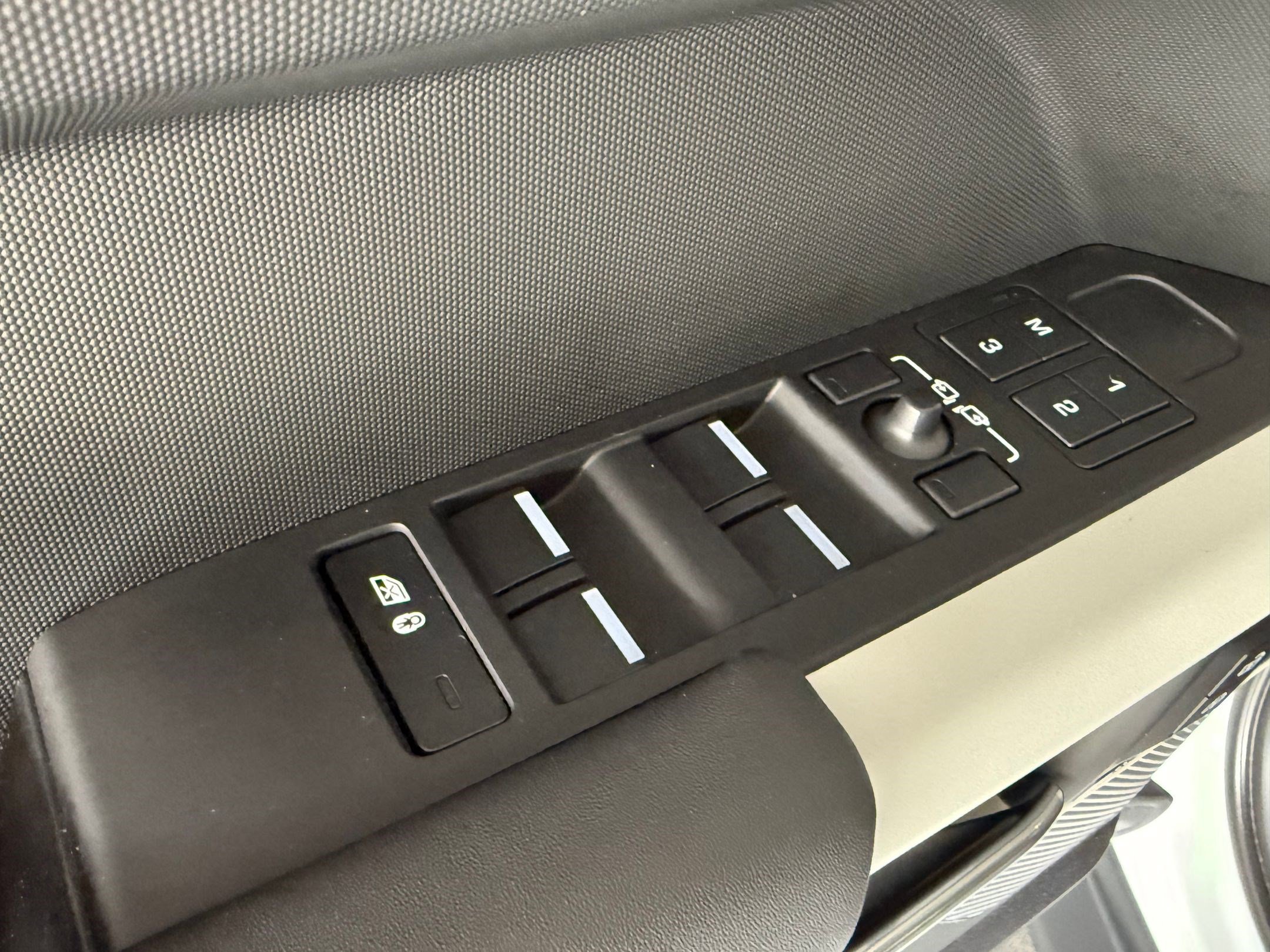 Certified 2024 Land Rover Defender 110 X-Dynamic SE image 11