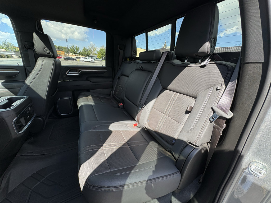 Used 2024 Chevrolet Silverado 3500 High Country AWD/4WD image 17