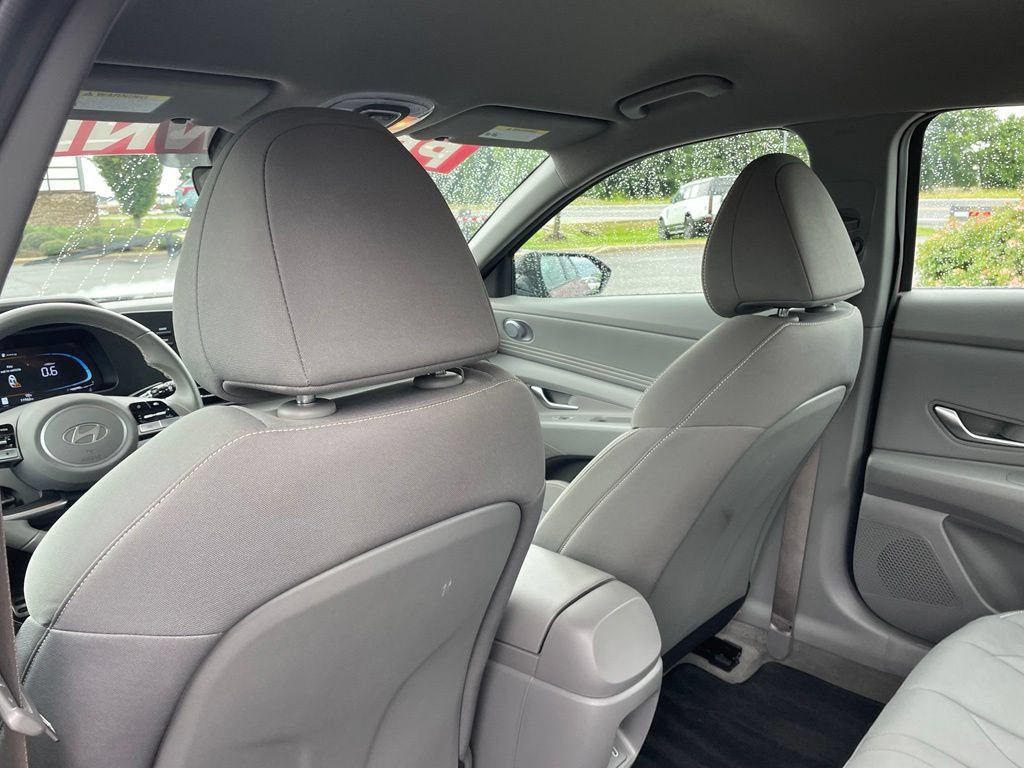 Used 2025 Hyundai Elantra Sport FWD image 25