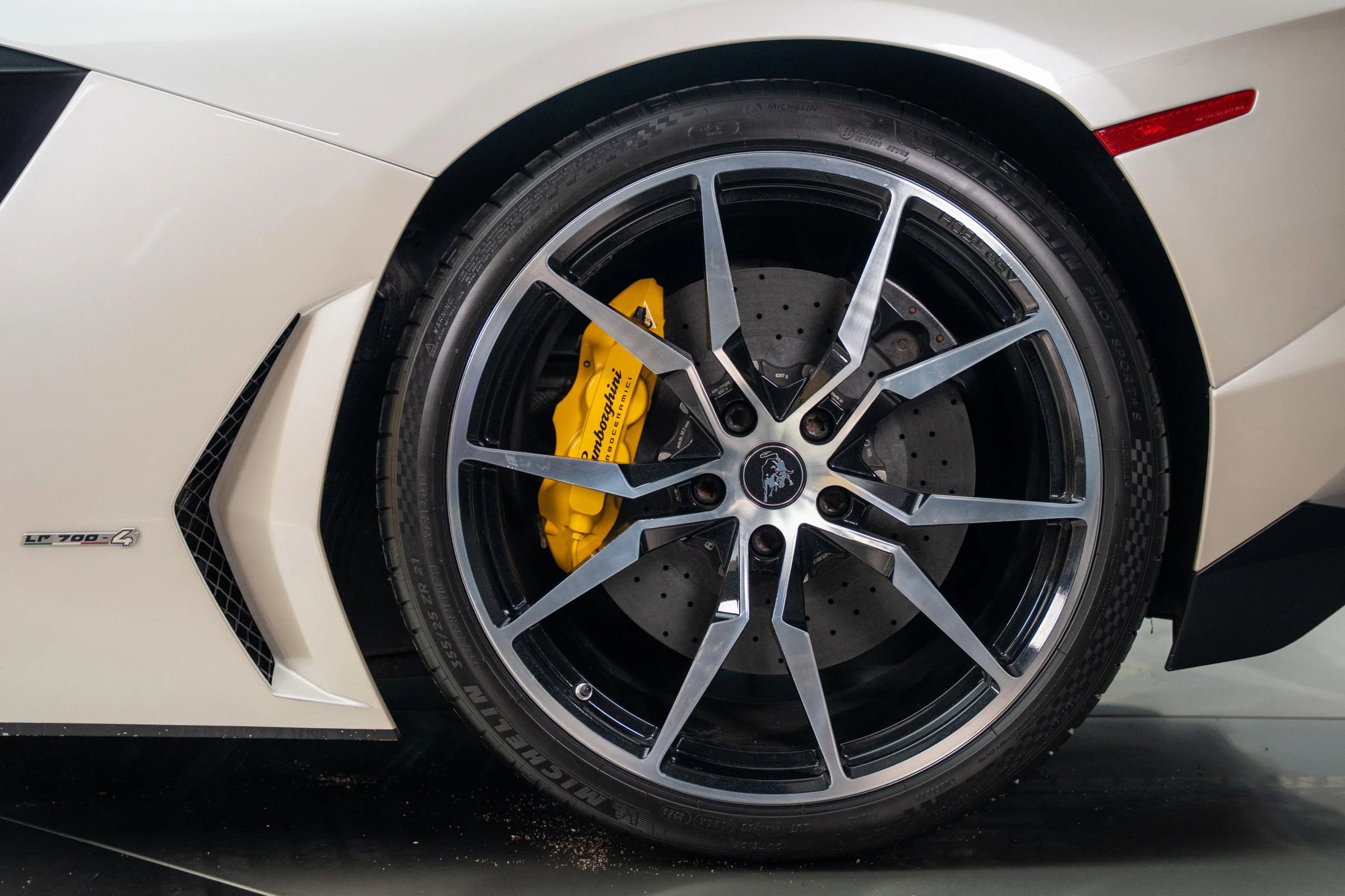 Used 2013 Lamborghini Aventador LP 700-4 image 20