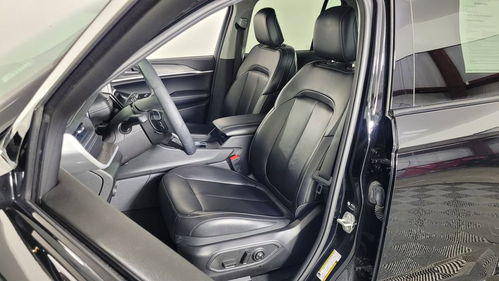 Used 2023 Jeep Grand Cherokee Limited image 15