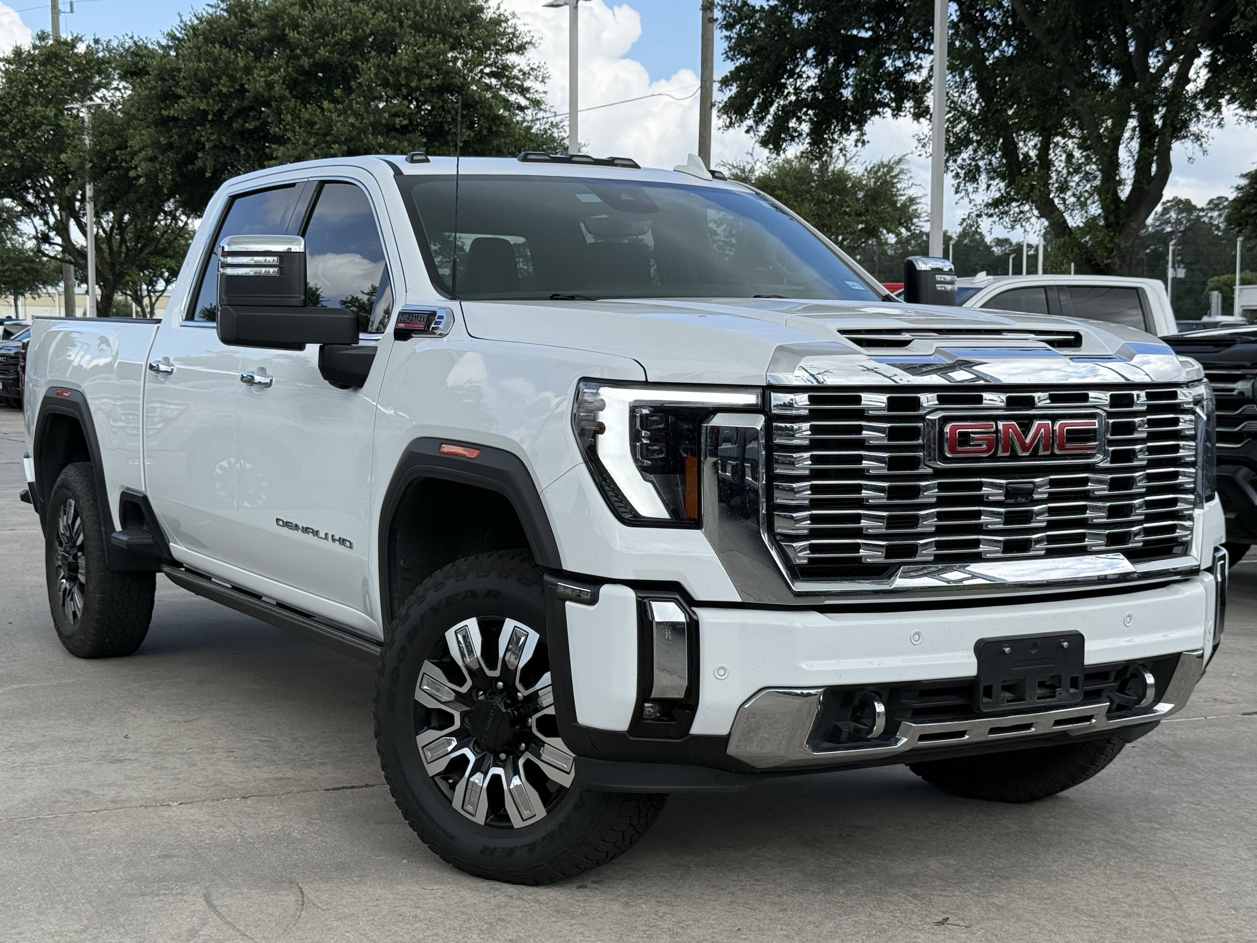 Used 2024 GMC Sierra 2500 Denali w/ Denali Reserve Package AWD/4WD image 2