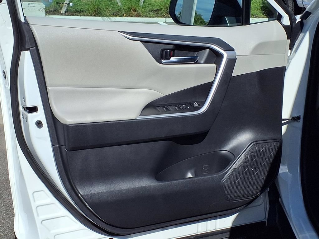 Used 2022 Toyota RAV4 XLE w/ Convenience Package FWD image 28