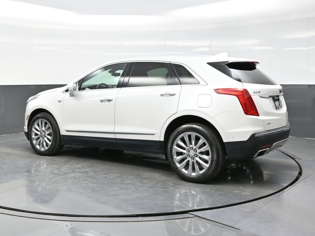 Used 2017 Cadillac XT5 Platinum w/ Driver Assist Package AWD/4WD image 4