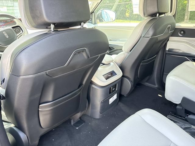 New 2026 Lincoln Navigator L Premier AWD/4WD image 17