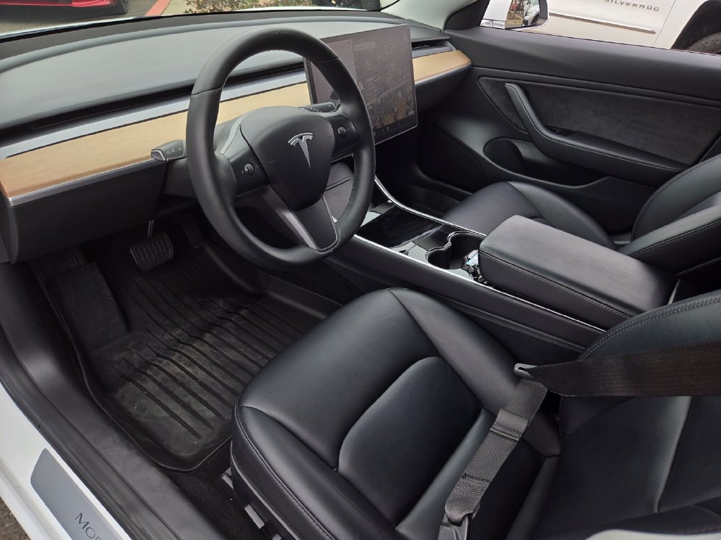 Used 2018 Tesla Model 3 Long Range RWD image 10