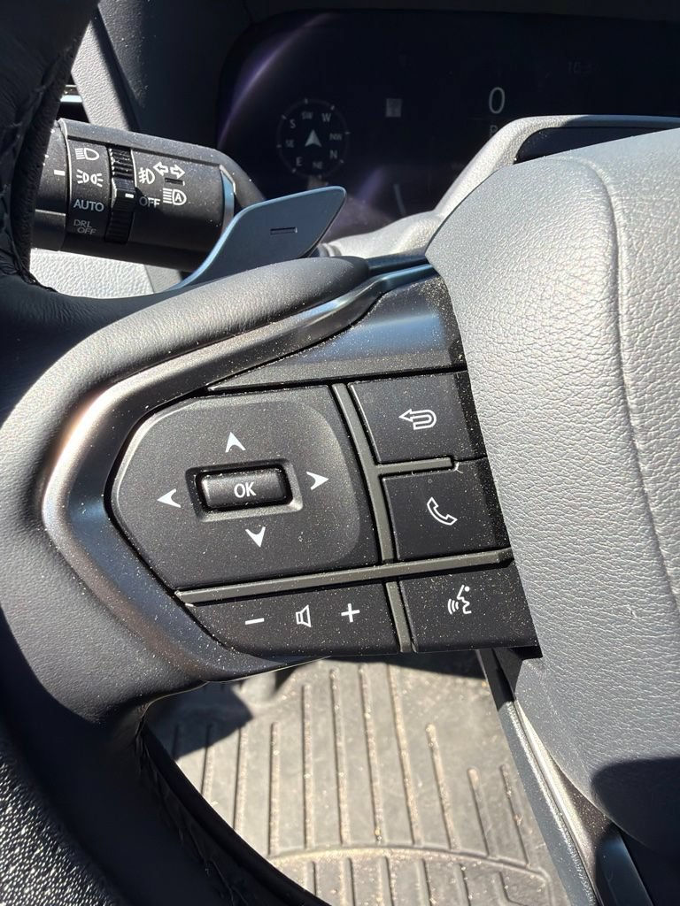 Used 2025 Lexus GX 550 w/ Accessory Package (2T) AWD/4WD image 13