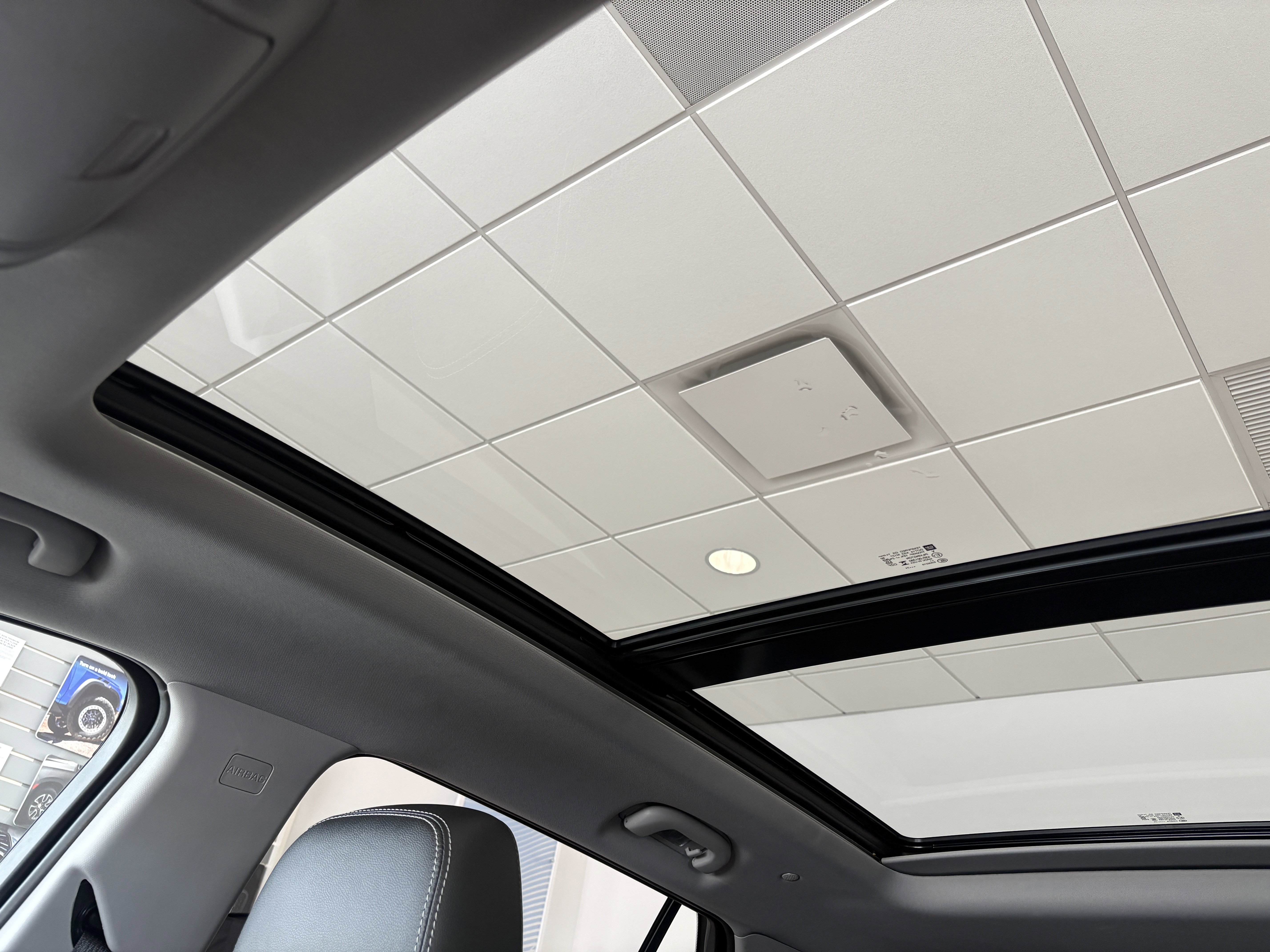 Used 2024 GMC Terrain SLT w/ Infotainment Package II image 18