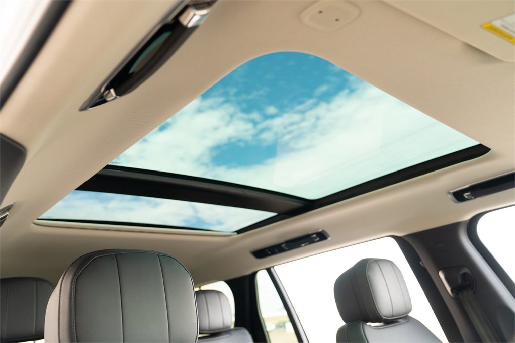 Used 2024 Land Rover Range Rover Long Wheelbase SE image 21