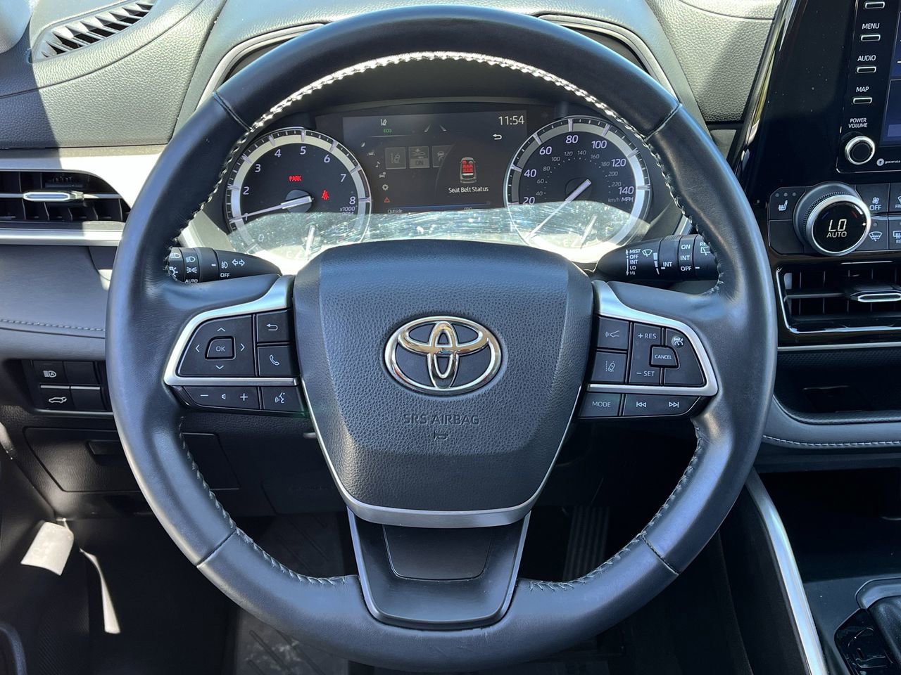 Used 2022 Toyota Highlander XLE image 11