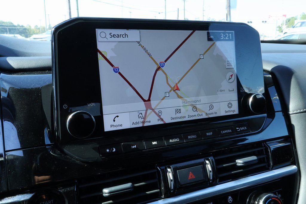 Used 2025 Nissan Pathfinder SL image 3