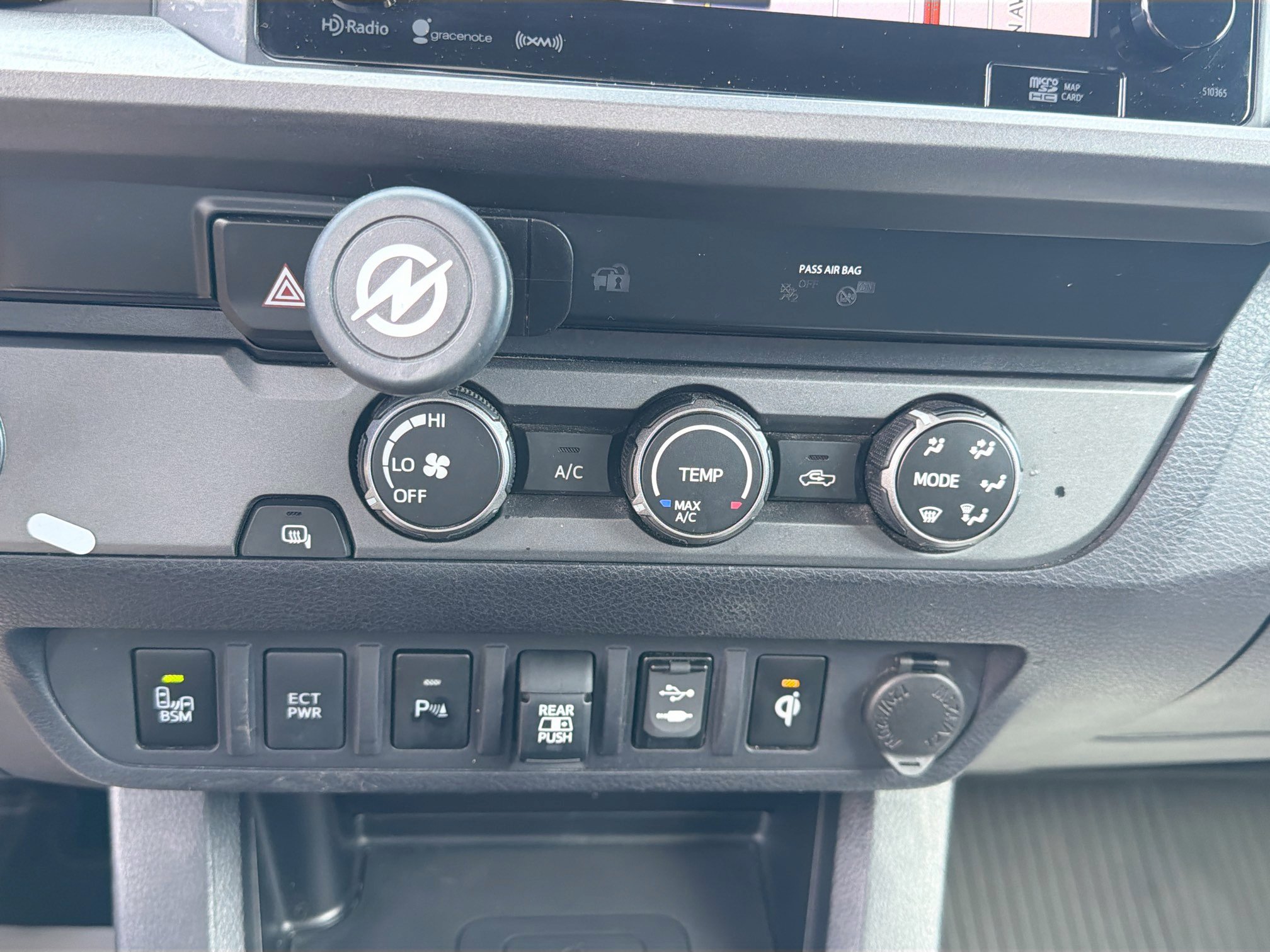 Used 2019 Toyota Tacoma Limited image 31