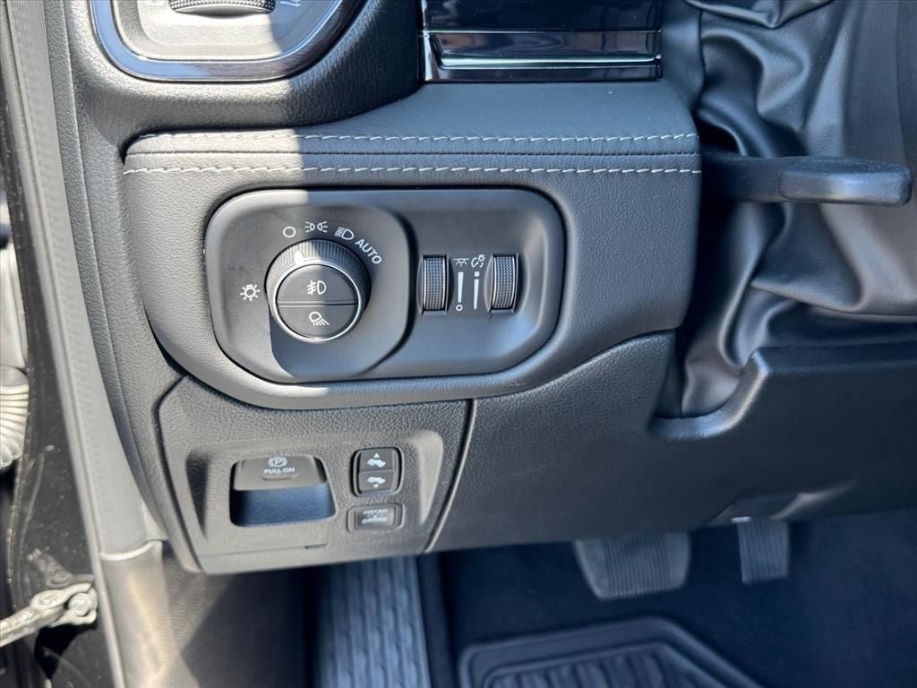 Used 2025 RAM 1500 Limited w/ Trailer Tow Group AWD/4WD image 24