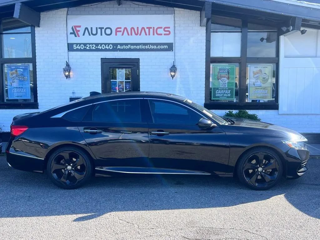 Used 2018 Honda Accord Touring image 1