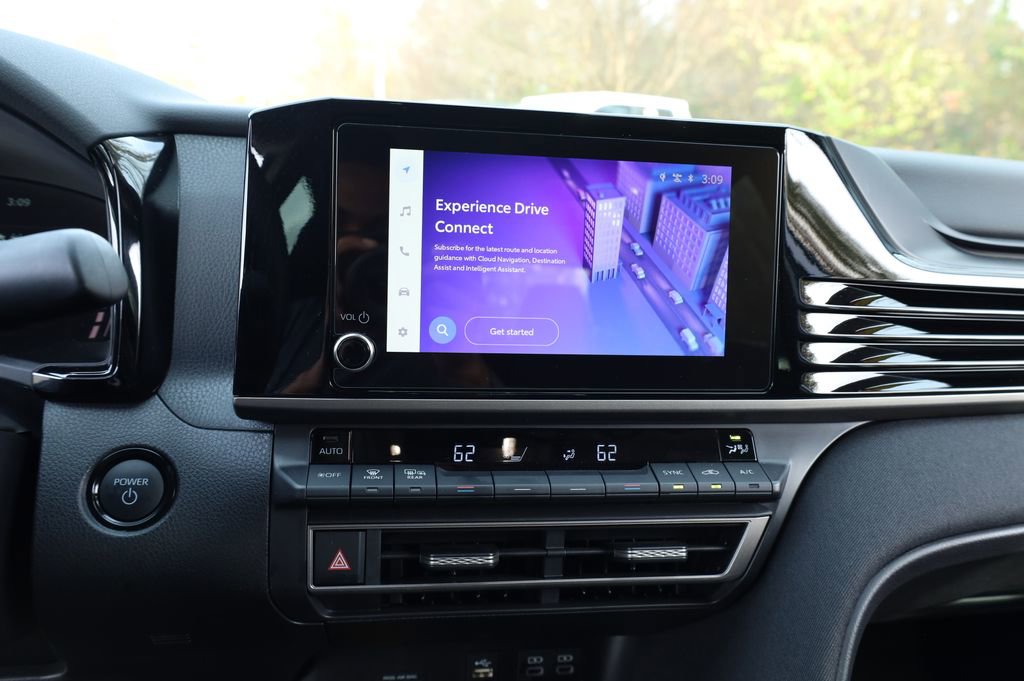 Used 2025 Toyota Camry LE image 6