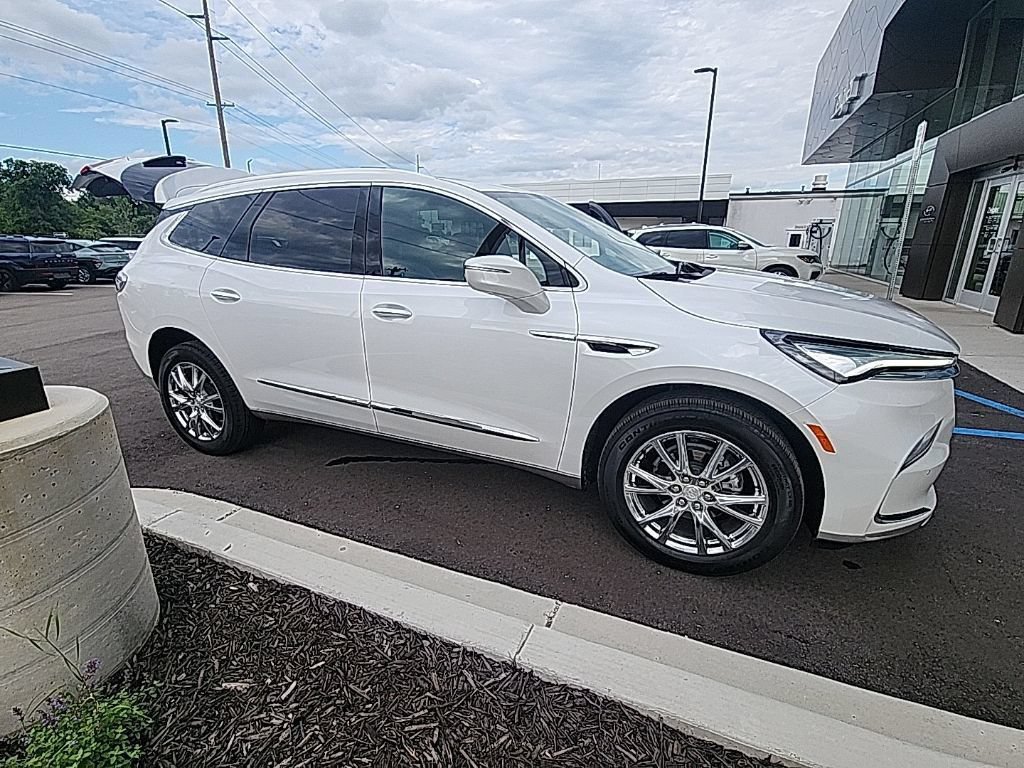 Used 2022 Buick Enclave Premium w/ Experience Buick Package AWD/4WD image 7