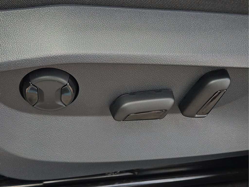 New 2026 Volkswagen Taos SE FWD image 17