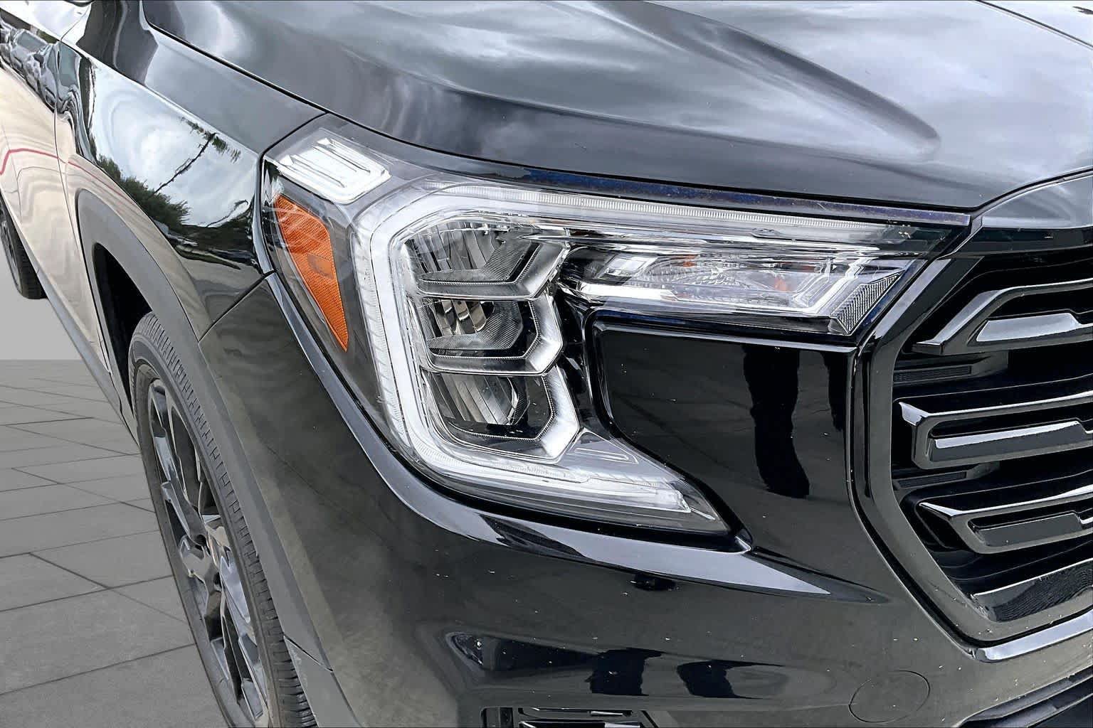 Used 2024 GMC Terrain SLE w/ Driver Convenience Package FWD image 51