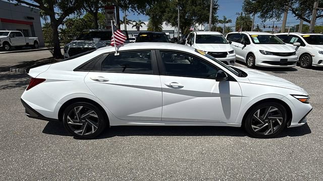 Used 2025 Hyundai Elantra SEL FWD image 9